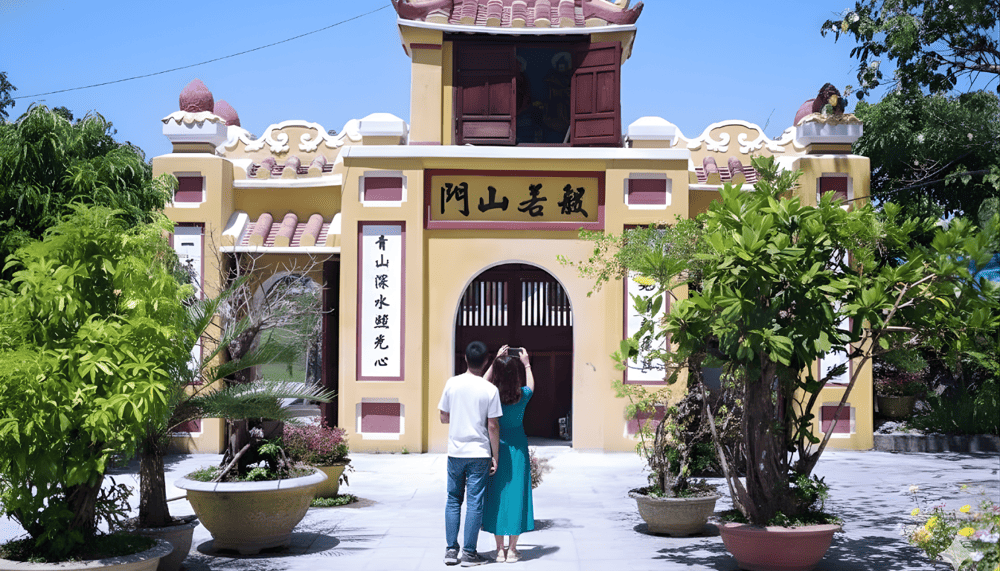A peaceful view of Hai Tang Pagoda, offering both spiritual serenity and scenic beauty